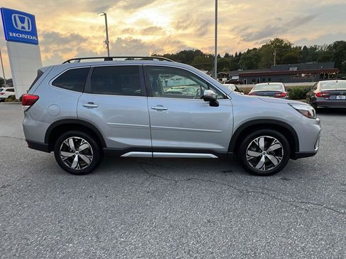Used 2021 Subaru Forester Touring image 3
