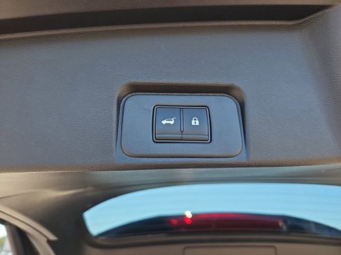 Used 2025 Nissan Rogue SV w/ SV Premium Package FWD image 18