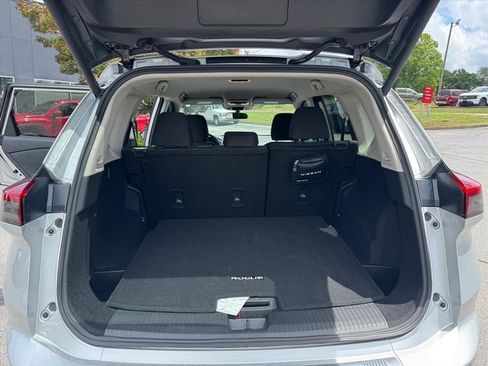 Certified 2025 Nissan Rogue SV FWD image 10
