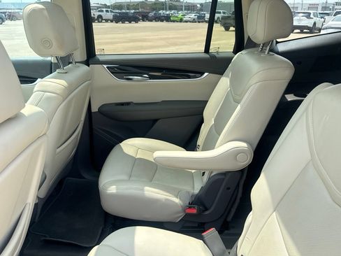 Used 2020 Cadillac XT6 Premium Luxury FWD image 40