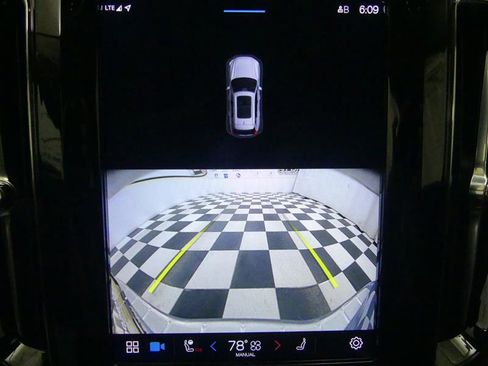 Used 2023 Volvo XC60 B5 Plus w/ Climate Package image 10