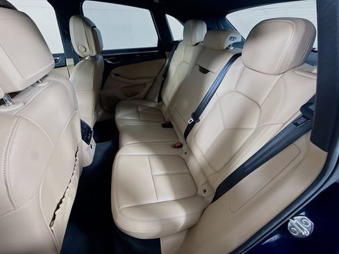 Certified 2022 Porsche Macan image 22