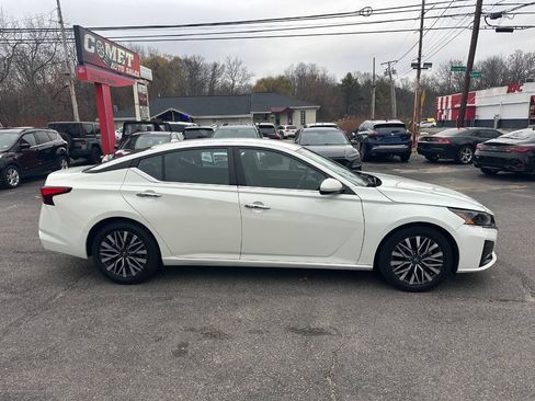 Used 2023 Nissan Altima 2.5 SV FWD image 3