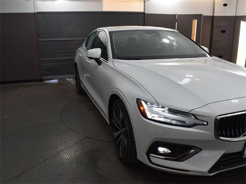Used 2023 Volvo S60 B5 Ultimate w/ Climate Package image 13
