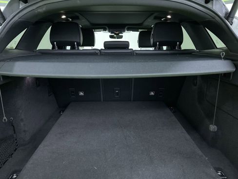 Used 2019 Jaguar F-PACE Premium image 28