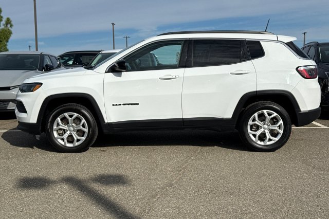 Used 2024 Jeep Compass Latitude AWD/4WD image 9