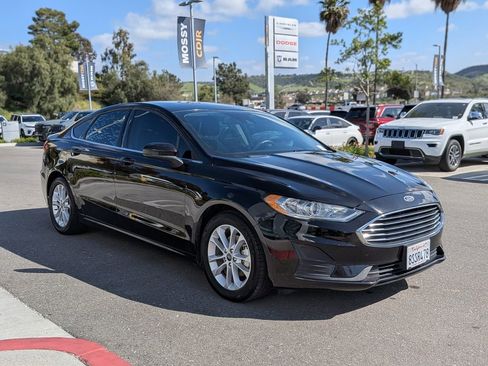 Used 2020 Ford Fusion SE image 9