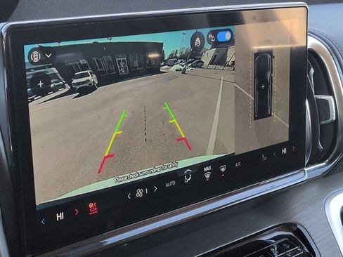 Certified 2025 Ford Expedition Platinum image 14