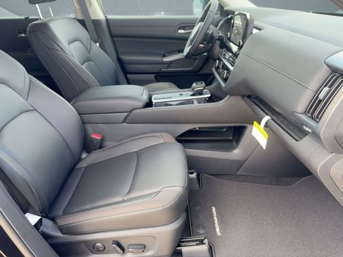 New 2025 Nissan Pathfinder SL image 29