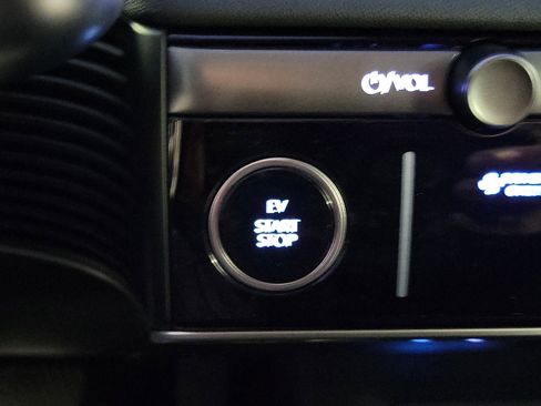 Used 2025 Hyundai Ioniq 5 SEL image 12