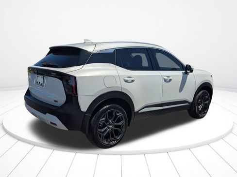 Used 2025 Nissan Kicks SR FWD image 3