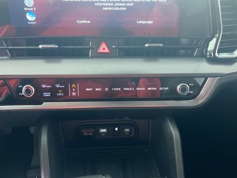 Certified 2025 Kia Sportage SX FWD image 24