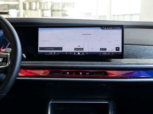 Used 2025 BMW 740i RWD image 12