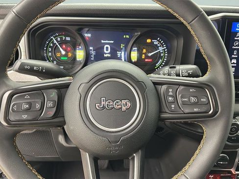 Used 2024 Jeep Wrangler Unlimited AWD/4WD image 17