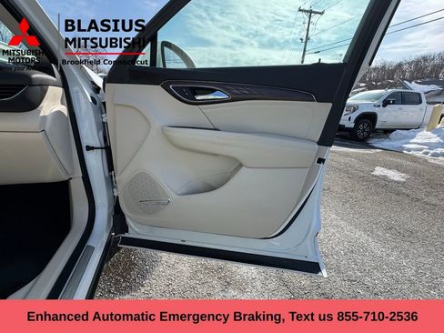 Used 2022 Buick Envision Avenir w/ Technology Package II image 39