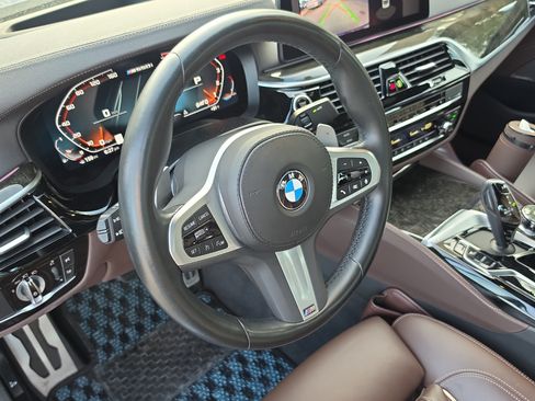 Used 2023 BMW M550i xDrive w/ Executive Package AWD/4WD image 15