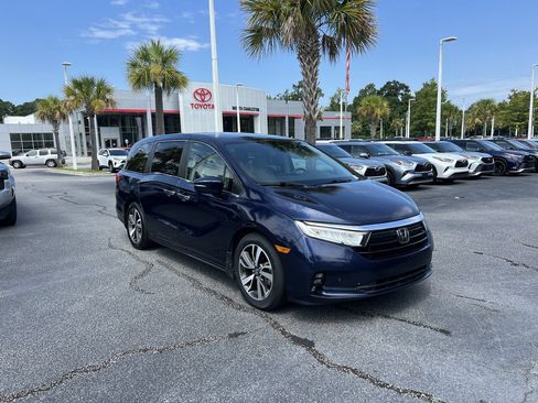 Used 2021 Honda Odyssey Touring image 2