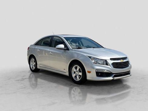 Used 2015 Chevrolet Cruze LT w/ Sun And Sound Package FWD image 8