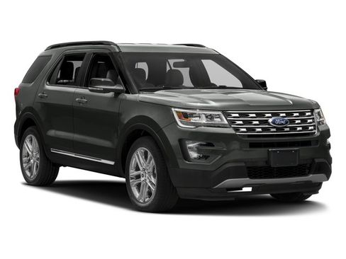 Used 2017 Ford Explorer XLT w/ Equipment Group 202A AWD/4WD image 6