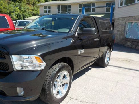Used 2017 RAM 1500 Express AWD/4WD image 3