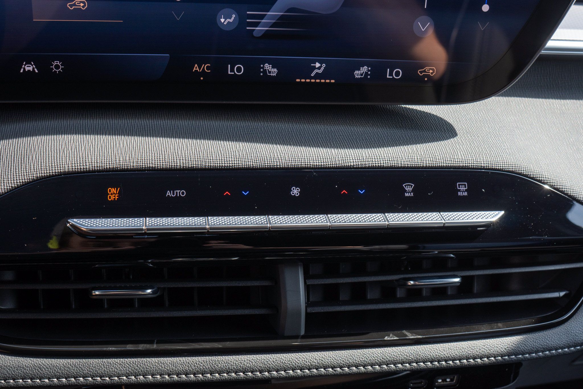 New 2026 Buick Enclave Sport Touring w/ Power Package FWD image 20