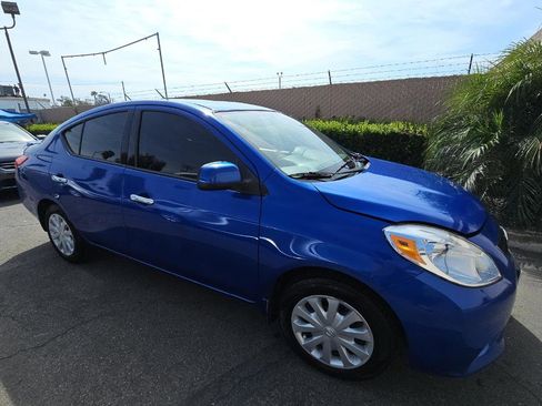 Used 2014 Nissan Versa SV image 3