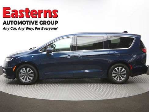 Used 2023 Chrysler Pacifica Touring-L FWD image 62