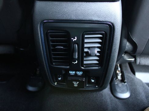 Used 2021 Jeep Grand Cherokee Limited w/ Luxury Group II image 22