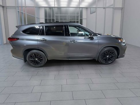 Used 2023 Toyota Highlander XSE image 9