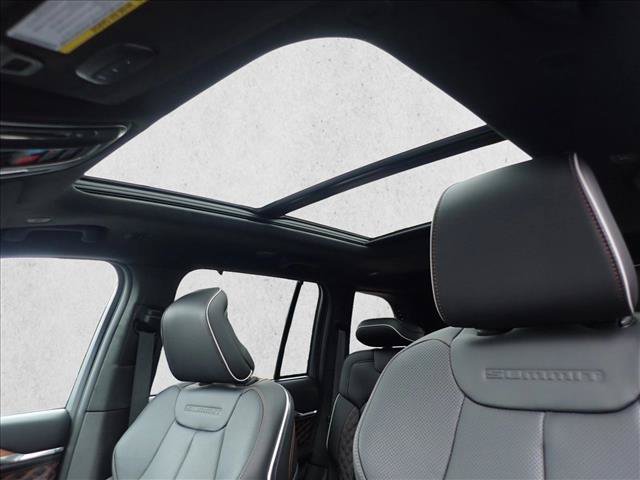 New 2027 Jeep Grand Cherokee Summit AWD/4WD image 14