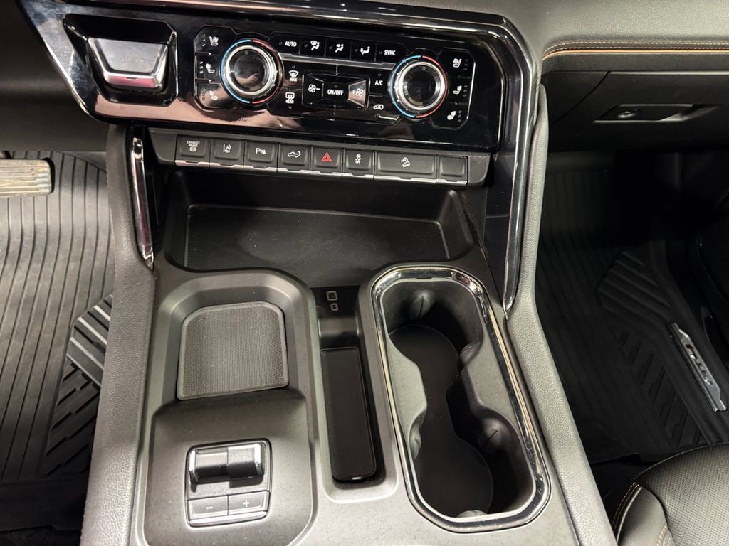Used 2024 GMC Sierra 2500 AT4 AWD/4WD image 15