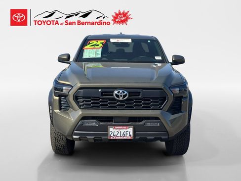 Certified 2025 Toyota Tacoma TRD Off-Road AWD/4WD image 8