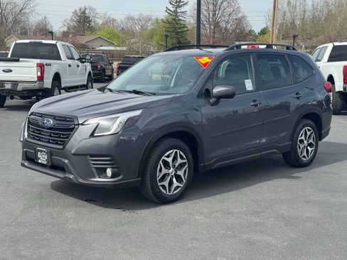 Used 2022 Subaru Forester Premium AWD/4WD image 12