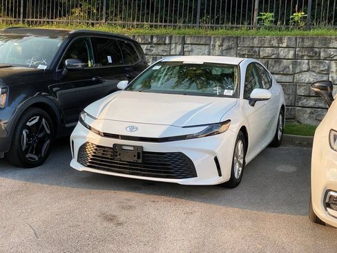 Used 2025 Toyota Camry LE FWD image 3