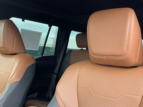 Used 2024 Lexus GX 550 w/ Cold Area Package AWD/4WD image 22
