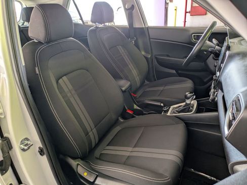 Used 2025 Hyundai Venue SEL FWD image 27