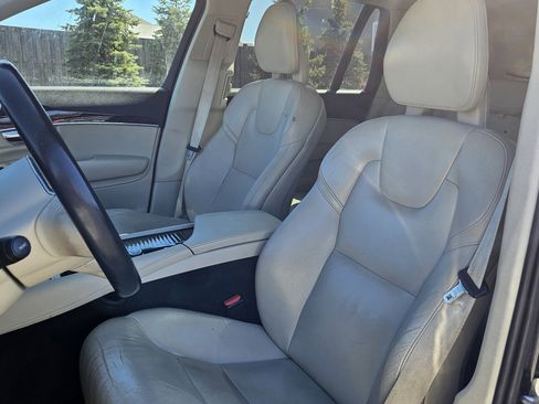 Used 2017 Volvo XC90 T6 Momentum w/ Vision Package AWD/4WD image 13