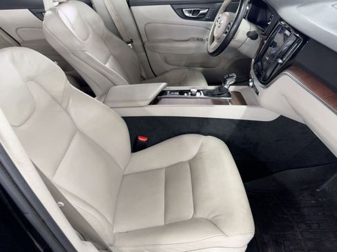 Used 2019 Volvo S60 T5 Momentum image 30