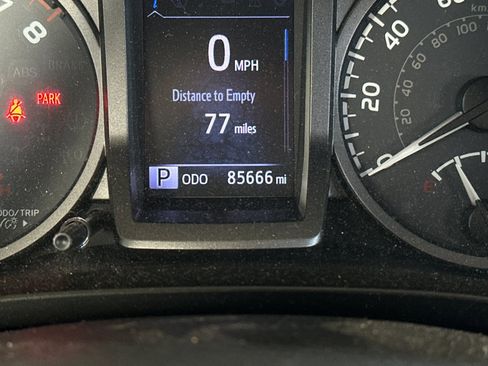 Used 2017 Toyota Tacoma TRD Off-Road image 25