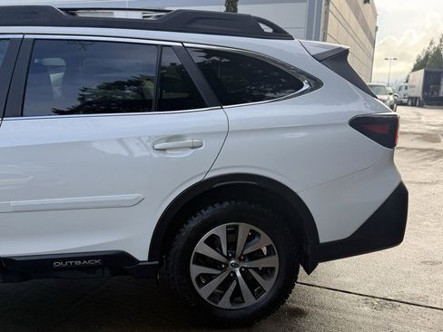 Used 2021 Subaru Outback Premium image 9