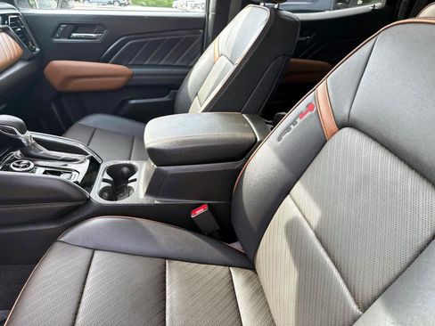 Used 2024 GMC Canyon AT4 w/ AT4 Premium Package AWD/4WD image 14