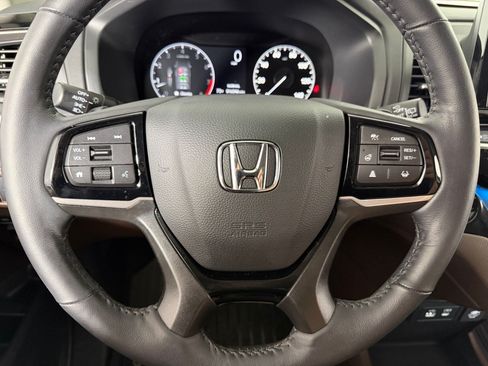 Used 2025 Honda Odyssey Elite image 9