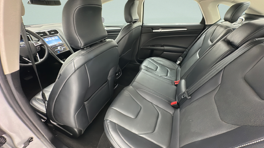 Used 2019 Ford Fusion Energi Titanium FWD image 10