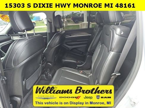 Used 2024 Jeep Grand Cherokee L Limited image 24