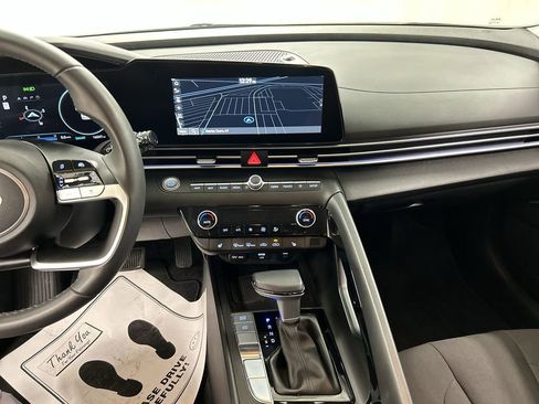 Used 2024 Hyundai Elantra SEL w/ Convenience Package FWD image 19