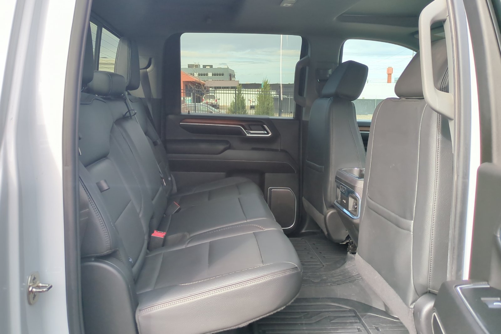 Used 2025 GMC Sierra 3500 Denali AWD/4WD image 17