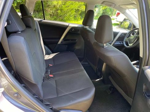 Used 2018 Toyota RAV4 LE w/ All Weather Liner Package AWD/4WD image 33