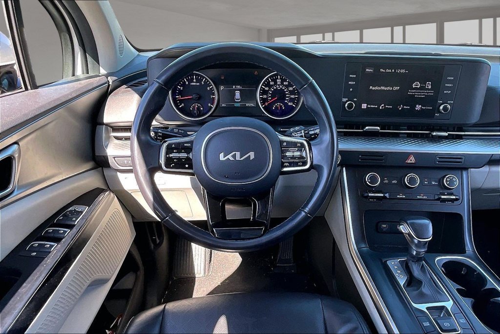 Used 2024 Kia Carnival LX FWD image 8