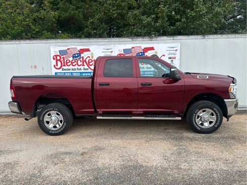 Used 2024 RAM 2500 Tradesman w/ Chrome Appearance Group AWD/4WD image 2