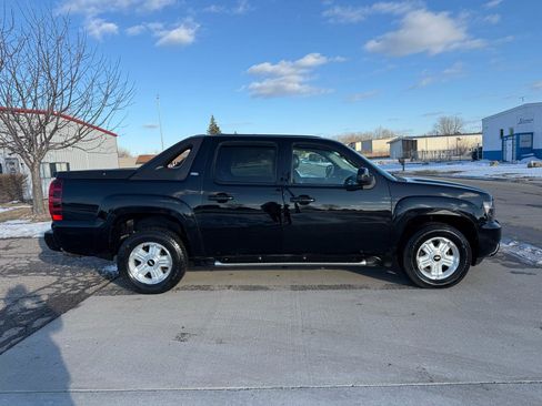 Used 2010 Chevrolet Avalanche LT w/ Luxury Package image 4